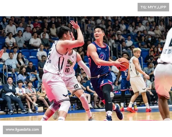 上半场一条虫下半场一条龙，三外援77分助广州逆袭